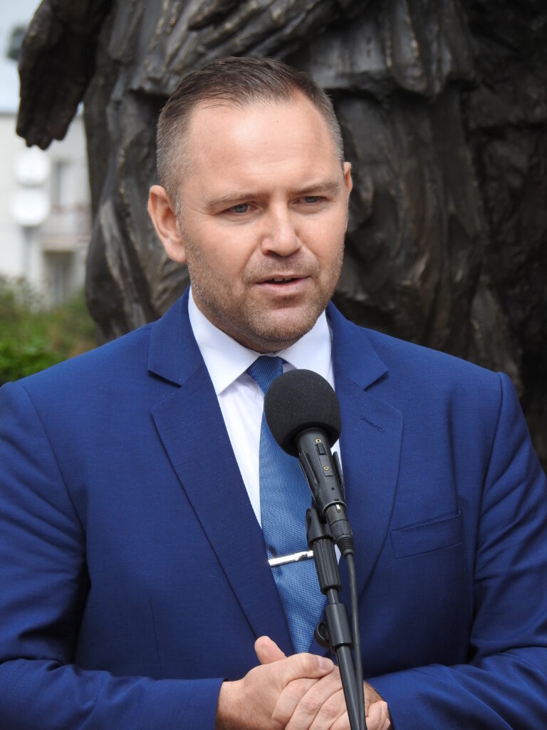 Karol-Nawrocki-768x1024 WYBORY PREZYDENCKIE 2025